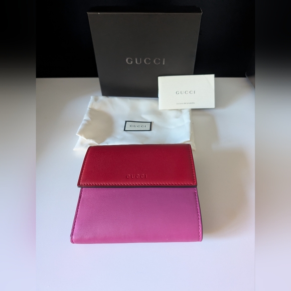Authentic Gucci Calfskin French Flap Wallet in Hibiscus Red and Pink - Picture 3 of 10